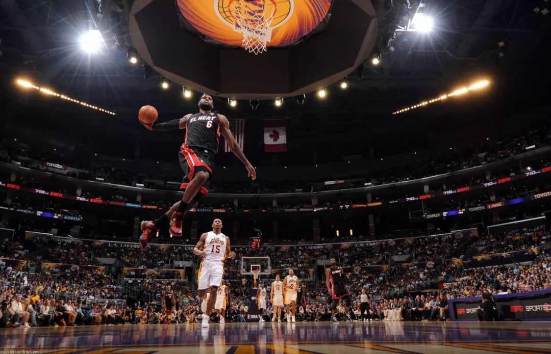 “互聯(lián)網(wǎng)+體育”場(chǎng)景是關(guān)鍵 看動(dòng)因體育、NBA、Keep如何連接線上與線下丨體育經(jīng)理人